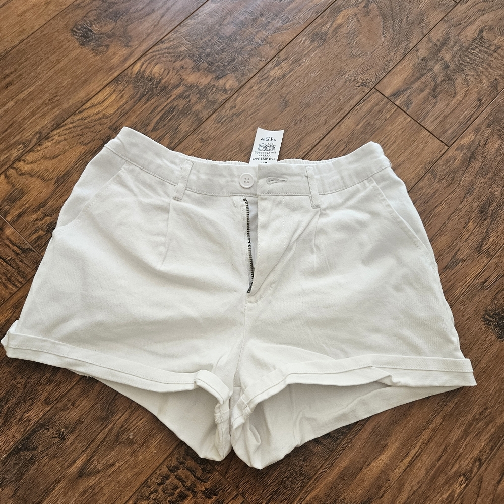 NWT Ambiance apparel white shorts